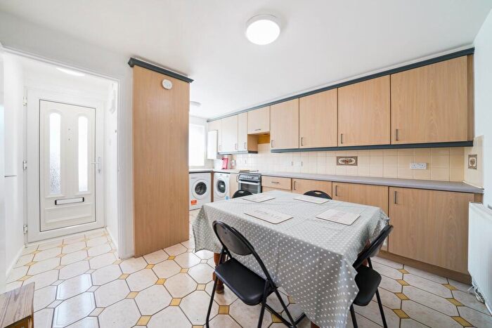 4 Bedroom Town House To Rent In Minster Walk, London, N8