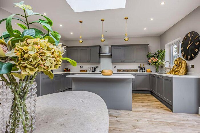 4 Bedroom Detached Bungalow For Sale In Second Avenue, Portsmouth, PO6