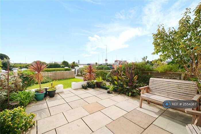 2 Bedroom Flat To Rent In Alexandra Terrace, Exmouth, EX8