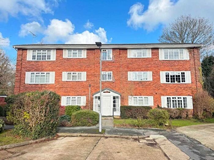2 Bedroom Apartment To Rent In Foxwood Court, Leigh On Sea, SS9