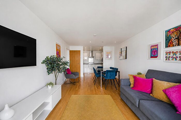 2 Bedroom Flat For Sale In Sun Passage, Bermondsey, SE16
