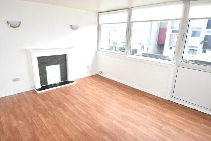 4 Bedroom Town House To Rent In Pine Grove, G67