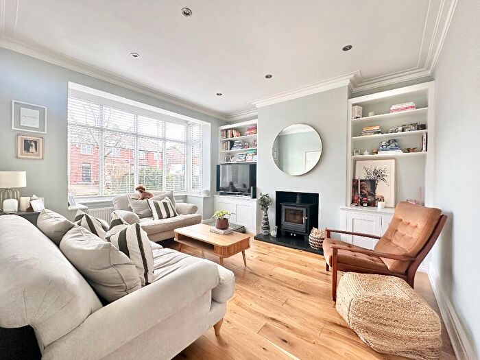 3 Bedroom Semi Detached House For Sale In Winstanley Road, Sale, Greater Manchester, M33