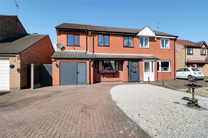 4 Bedroom Semi-Detached House For Sale In Maple Close, Brigg, Lincolnshire, DN20