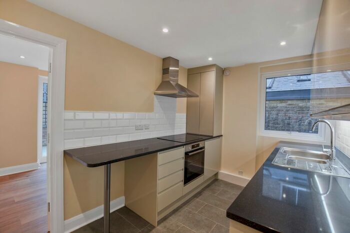 Studio To Rent In St. Helens Gardens, London, W10