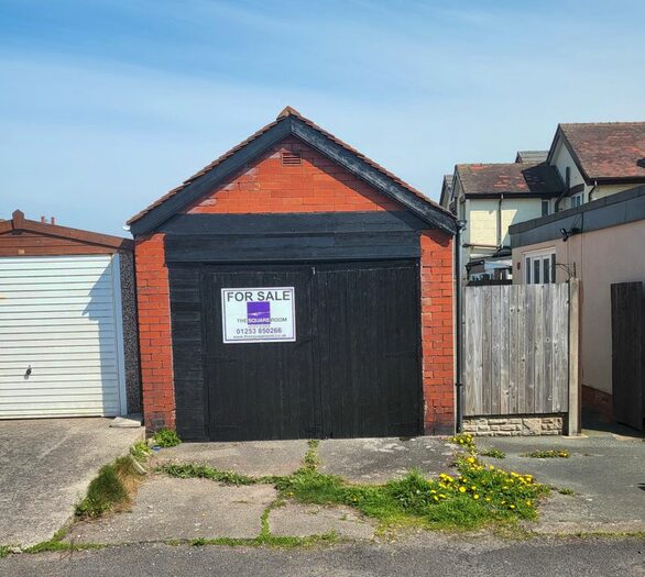 Property For Sale In Weeton Avenue, Cleveleys, Lancashire, FY5