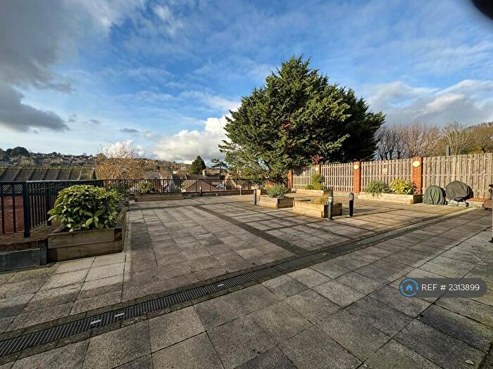 2 Bedroom Flat To Rent In Coningsby Road, High Wycombe, HP13