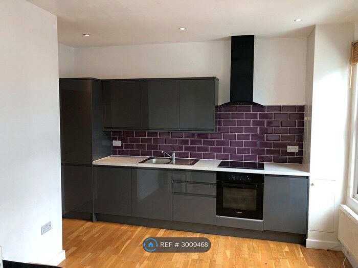 2 Bedroom Flat To Rent In London, Wimbledon, SW19