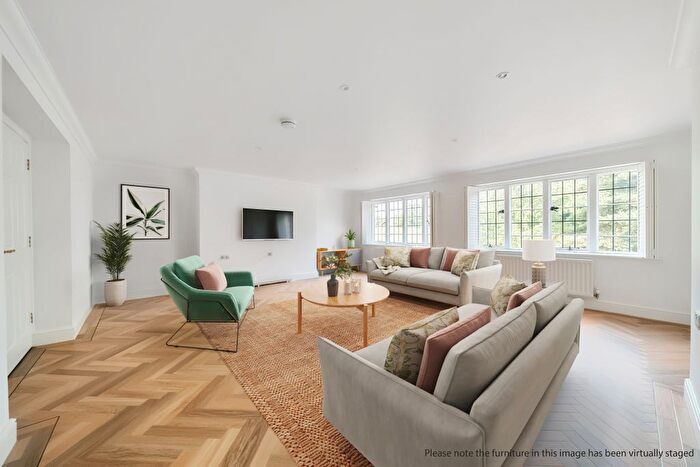 3 Bedroom Flat For Sale In Frant Court, Frant, TN3