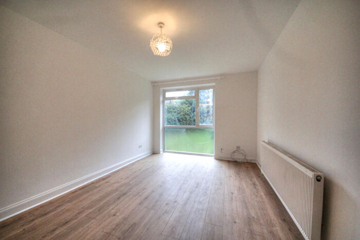 1 Bedroom Flat To Rent In Bycullah Road, Enfield, EN2