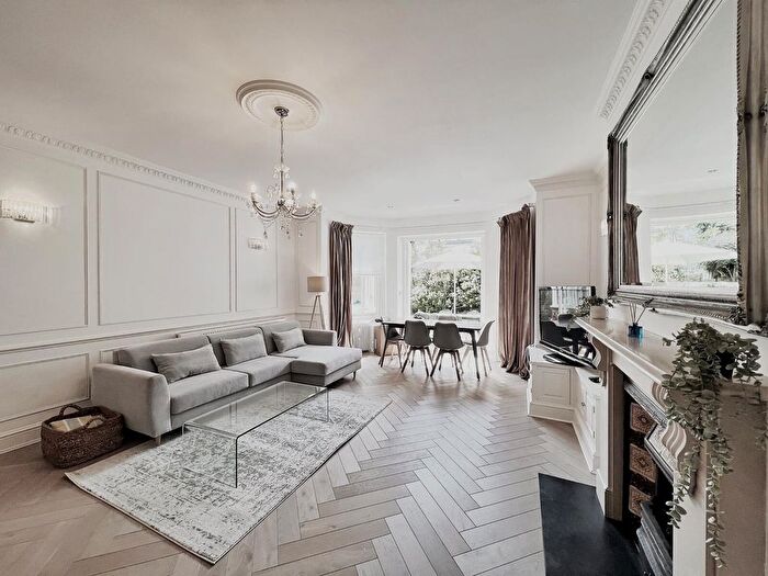 3 Bedroom Flat For Sale In Belsize Square, Belsize Park, NW3