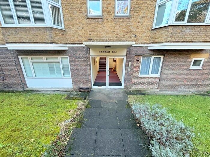 2 Bedroom Flat For Sale In St Johns Park, Blackheath, SE3
