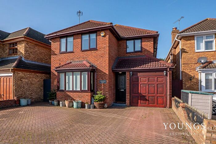 4 Bedroom Detached House For Sale In Jarvis Road, Canvey Island, SS8