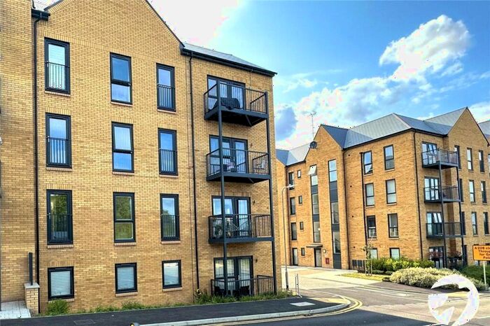 2 Bedroom Flat To Rent In Bazley Close, Swanscombe, Kent, DA10