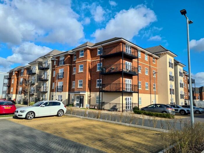 2 Bedroom Flat To Rent In Sopwith Drive, Farnborough, GU14