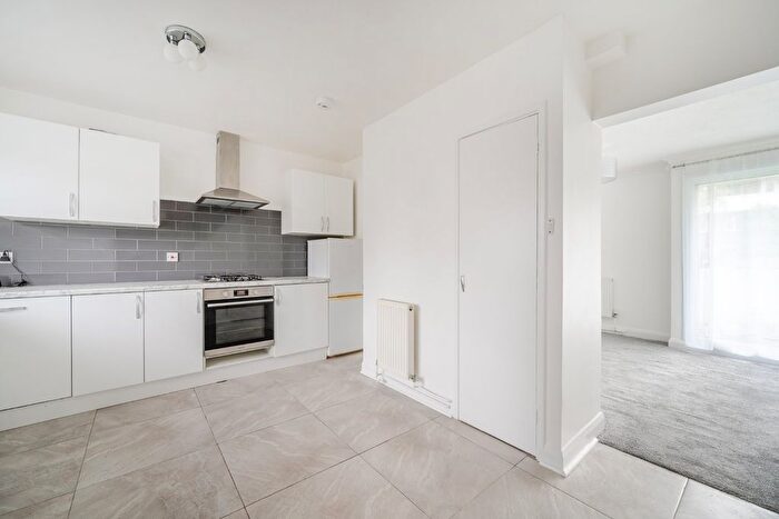 2 Bedroom Flat For Sale In Wood Street, Chiswick, London, W4