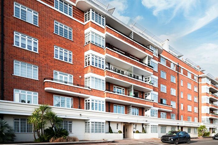 2 Bedroom Flat For Sale In St James Close, Prince Albert Road, St John's Wood, London, NW8