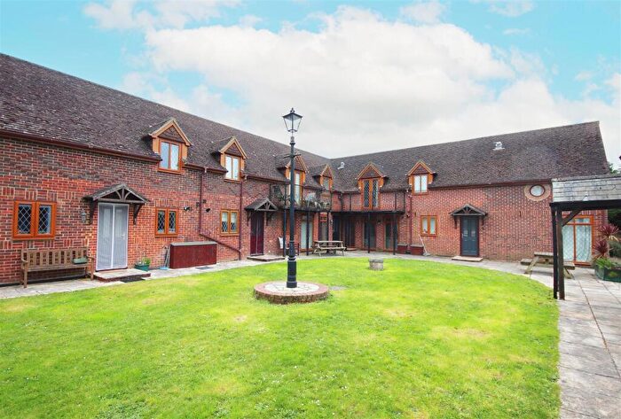 3 Bedroom Terraced House To Rent In Lower Pennington Lane, Pennington, SO41