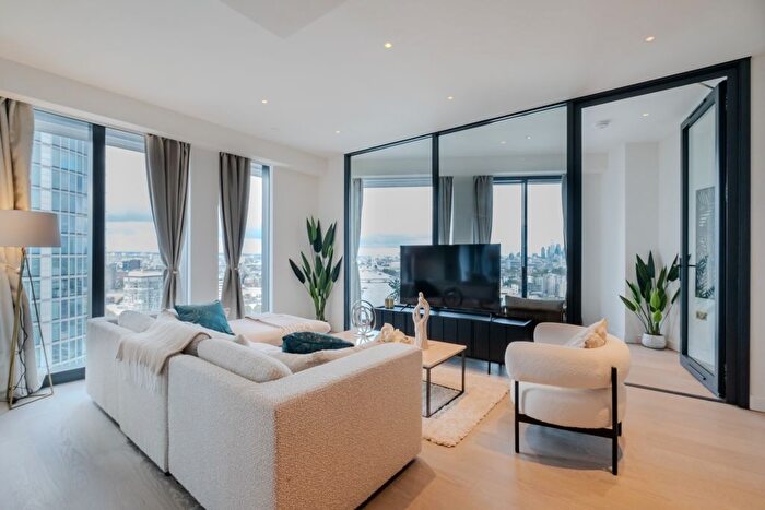 3 Bedroom Flat To Rent In Nine Elms Lane, London, SW8