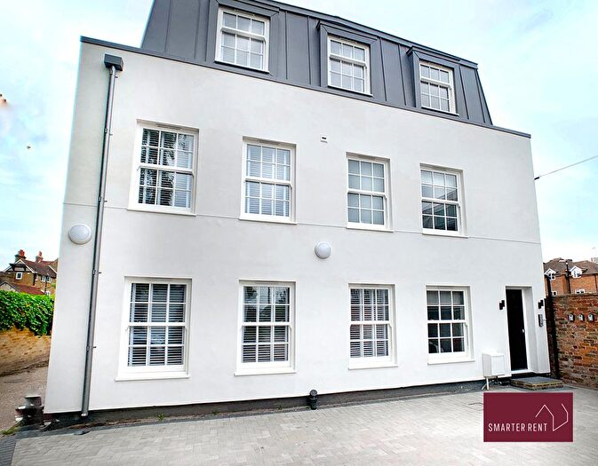 2 Bedroom Flat To Rent In Eton Court, Windsor, SL4
