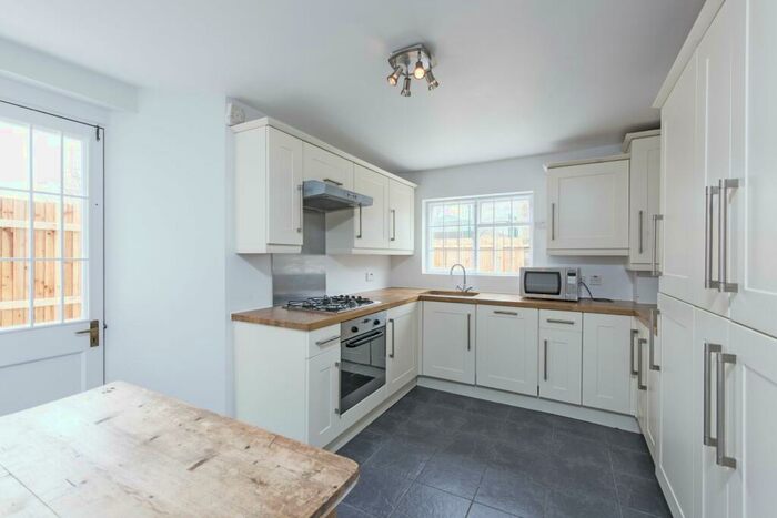 1 Bedroom Property To Rent In Glycena Road, SW11