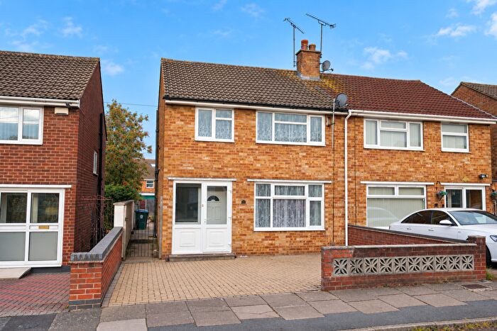 3 Bedroom Semi Detached House For Sale In Bideford Road, Coventry, CV2