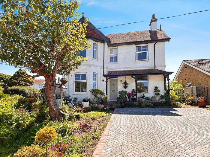 3 Bedroom Detached House For Sale In The Mall, Totland Bay, Isle Of Wight, PO39