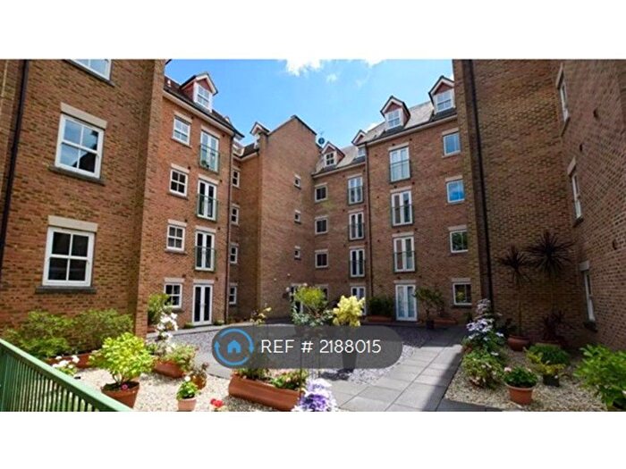 2 Bedroom Flat To Rent In Embassy Court, Bournemouth, BH1