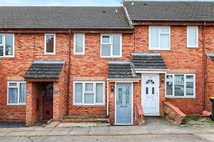 1 Bedroom Flat For Sale In Barnwell Drive, Hockley, SS5