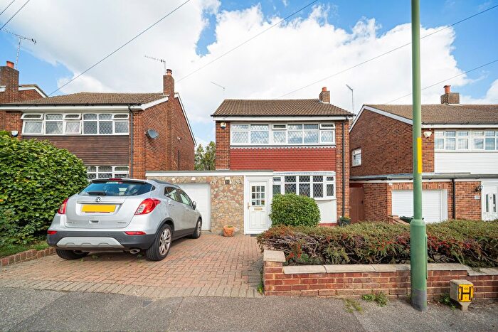 3 Bedroom Terraced House For Sale In Chestnut Grove, Dartford, DA2