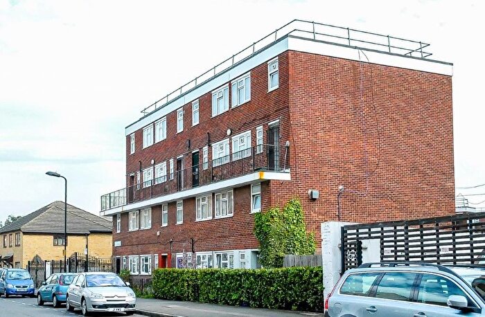 3 Bedroom Flat To Rent In Clarence Road, Clapton, Hackney, London, E5