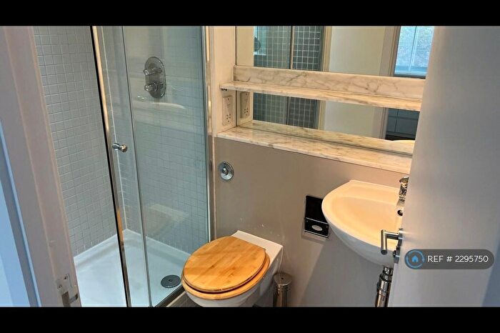 2 Bedroom Flat To Rent In Deals Gateway, London, SE13
