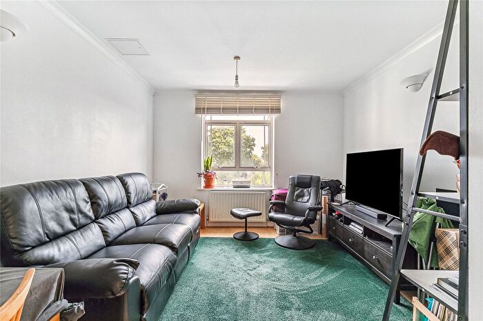 2 Bedroom Flat To Rent In Wheatley Court, Streatham Hill, London, SW2