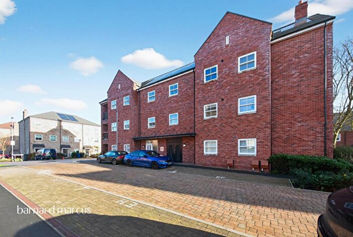 1 Bedroom Flat For Sale In Tulett Avenue, London, N20