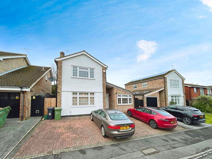4 Bedroom Detached House To Rent In Badgers Copse, Worcester Park, KT4