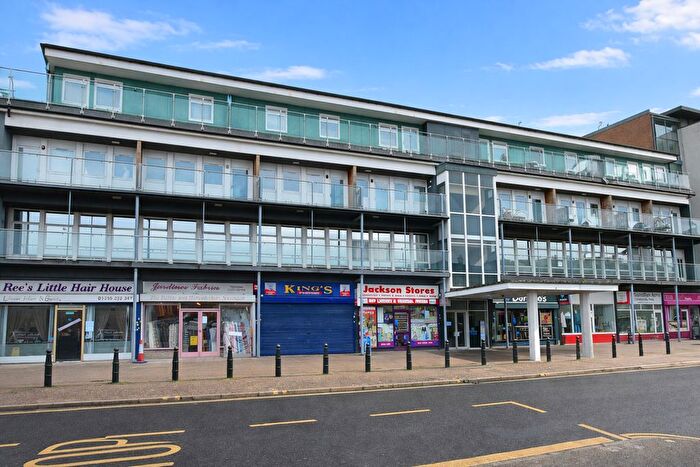 2 Bedroom Flat For Sale In Ellis Road, Clacton-On-Sea, CO15