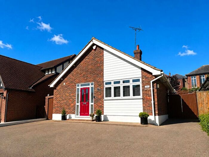 2 Bedroom Bungalow For Sale In Downs Road, Istead Rise, Kent, DA13