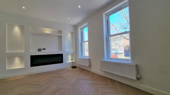 2 Bedroom Flat To Rent In Streatham High Road, London, SW16