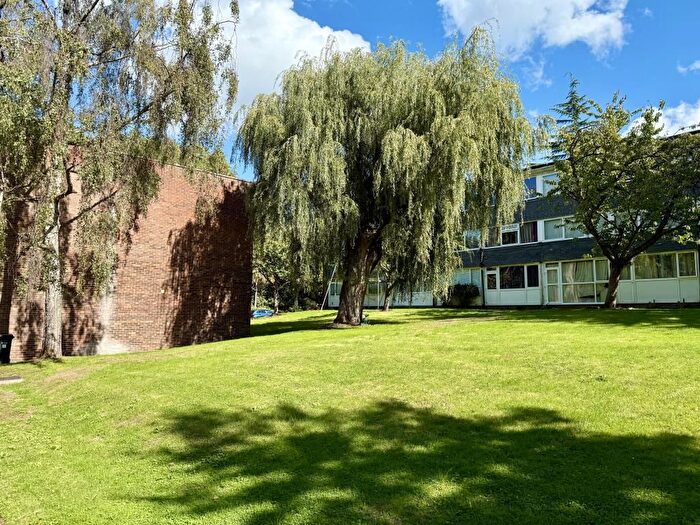 3 Bedroom Town House To Rent In Mill Close, Wokingham, RG41