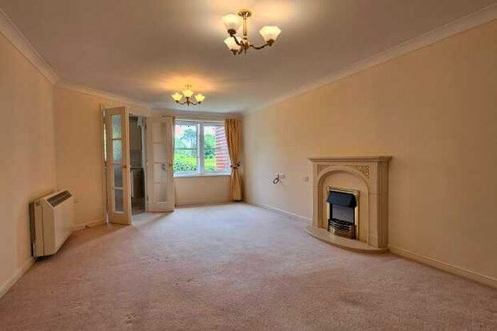 1 Bedroom Property To Rent In High Street, Heathfield, TN21