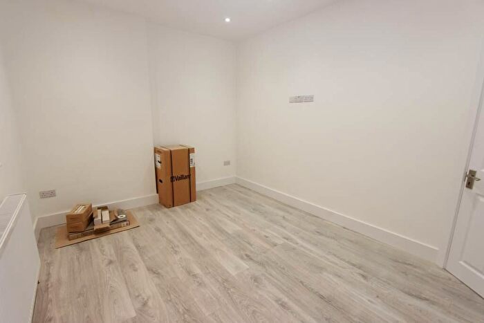 2 Bedroom Apartment To Rent In Langham Road, London, N15