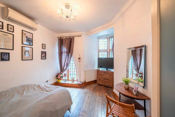 3 Bedroom Flat To Rent In Cockspur Street, St James's, London, SW1Y