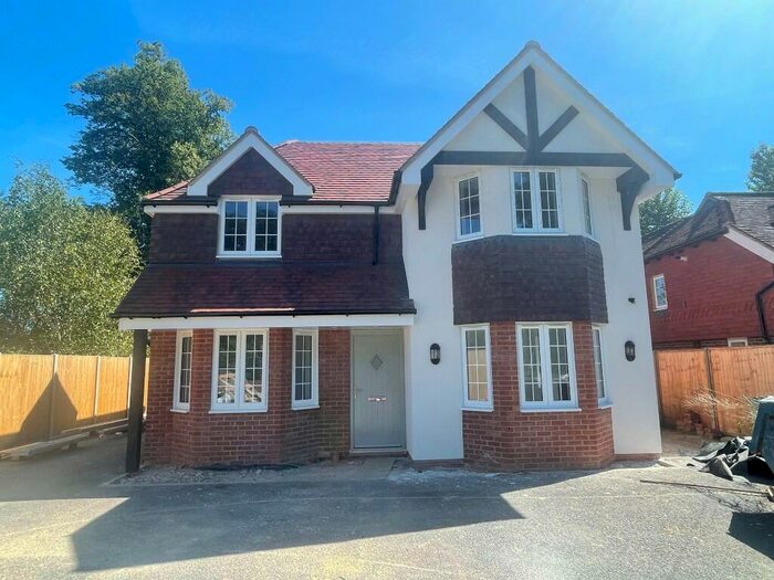 4 Bedroom Detached House To Rent In Petworth Road, Godalming, Surrey, GU8