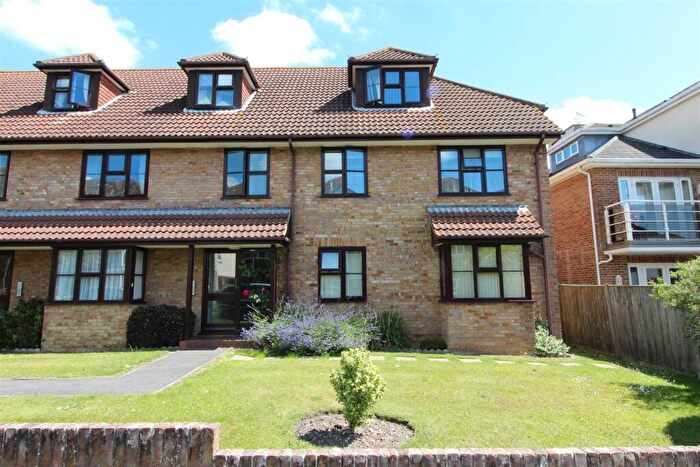 2 Bedroom Flat To Rent In Whitefield Road, New Milton, BH25