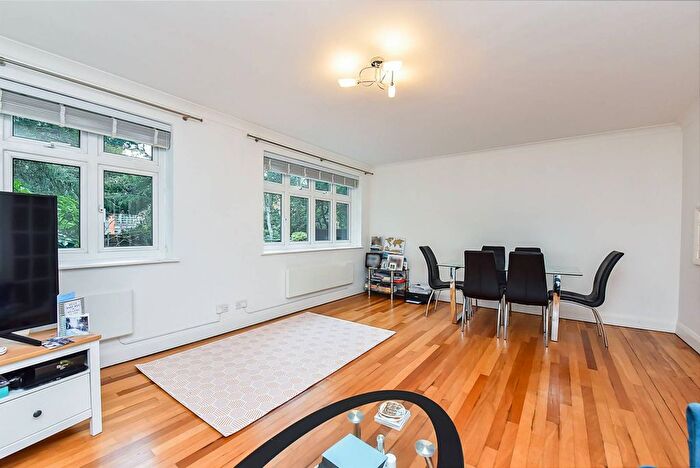 2 Bedroom Flat To Rent In The Downs, Wimbledon, London, SW20