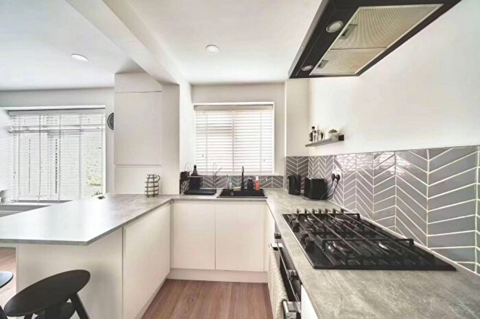 1 Bedroom Flat For Sale In Ashdown Way, Tooting Bec, London, SW17