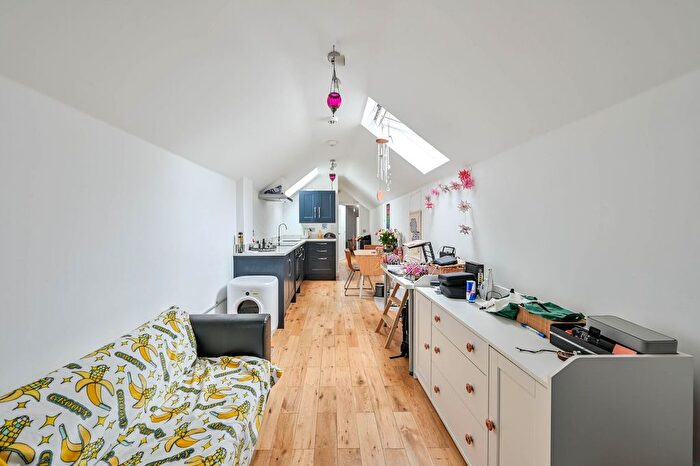 1 Bedroom Semi Detached House To Rent In Denzil Road, Guildford, GU2