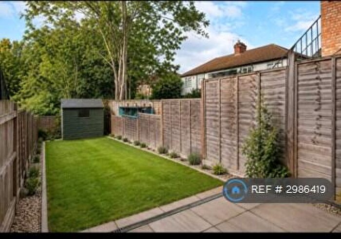 2 Bedroom Maisonette To Rent In Marlborough Close, London, N20