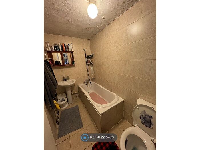 2 Bedroom Flat To Rent In Derby Road, Southampton, SO14