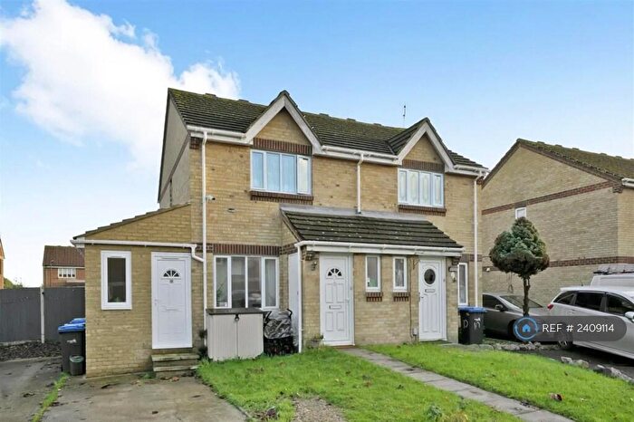 4 Bedroom Semi-Detached House To Rent In Foxmead Close, Enfield, EN2